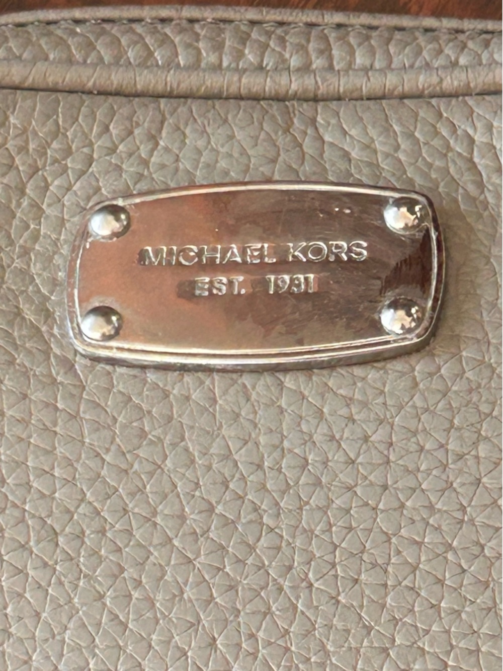 Michael Kors Grey Crossbody w/silver Plate & Chain Strap EUC - Picture 5 of 10